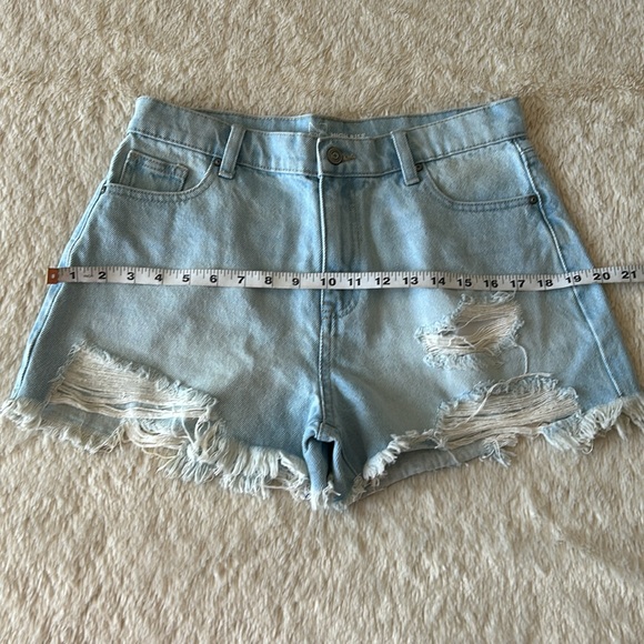 No Boundaries cut off jean shorts size 9 - Picture 9 of 16